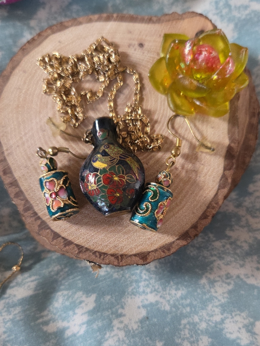 Cloisonne Hand Painted Bird Design Pendant Necklace & Earrings Set & Gold Chain
